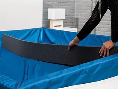 Obrázok produktu pre Penový deliaci klin 200 cm pre dvojité vodné postele – Zaisťuje optimálne oddelenie medzi dvoma vodnými náplňami