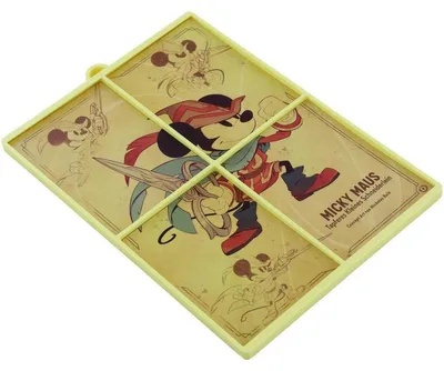 Produktbild von Bilderrahmen aus Kunststoff für 4 Disney Lorcana Karten