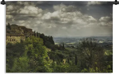 Produktbild von MuchoWow® Wandteppich Wandbehang Wolken über den toskanischen Hügeln in der ummauerten italienischen Stadt San Gimignano 150x100 cm Tapisserie Dekoration Wandtuch - Waschbar - Tapisserien - Wand-Decke