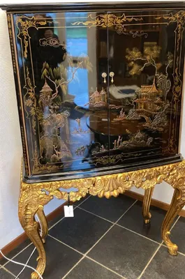 Image de Casa Padrino Luxe Armoire Baroque Noir / Multicolore / Or - Somptueuse armoire en bois massif avec éclairage LED - Meubles de salon baroque - Meubles de bar bar - Meubles d'hôtel baroque