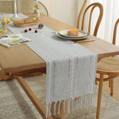 Produktbild von Bohème-Hof-Stoff-Tischläufer mit Bommeln - perfekt für Feier, Weihnachtsfeier, Essen, Abendessen, Geburtstagstisch - 33x143cm