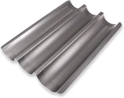 Produktbild von Famanu Baguette Backblech 38,5 x 28,5 cm mit Antihaftbeschichtung - für 3 Baguettes