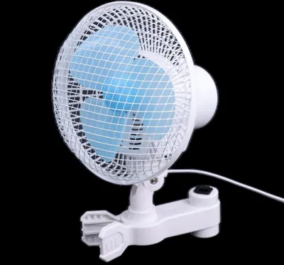 Produktbild von USB-Ventilator mit Clip, 6 Zoll Tischventilator, Schwenkbar, Leise, Windstufen, für Pflanzen, Schlafzimmer, Büro,Blau/Weiß