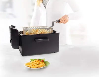 Produktbild von Princess 182727 Fritteuse Schwarz, Fritteuse, 3 l, 0,6 kg, 190 °C, Einzelbild, Schwarz