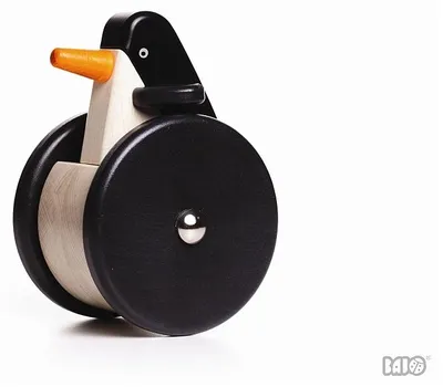 Produktbild von Bajo Holz Wackelfigur Pinguin nachhaltiges Spielzeug für Kleinkinder