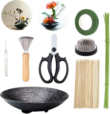 Productafbeelding van Ikebana bloemschikset met 51 onderdelen: keramische bloempot, kenzan-naalden, bamboestengels en gereedschap