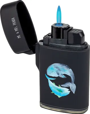Produktbild von Mr. & Mrs. Panda sturmfeuerzeug Walfisch Thunfisch - Schwarz - Geschenk, Tunfisch, Feuerzeuge, Lustige Sprüche, Witz, Spruch Lustig, Gasfeuerzeug, Wal, Zünder, anzünder