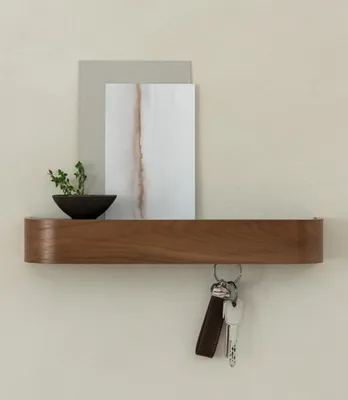 Produktbild von Schlüsselbrett aus Walnussholz mit Ablage | Minimalistisches Design