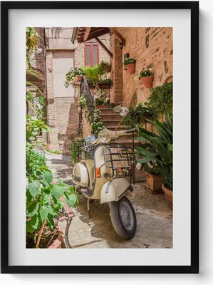 Produktbild von Motorrad auf einer italienischen Straße– Wandbild mit Rahmen – Gerahmtes Bild  – Wanddekoration – 50x70 cm –  Schwarz Rahmen
