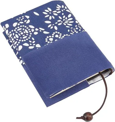 Produktbild von Bücherhülle mit Rückhaltefunktion - Flexibler Buchumschlag mit Retro-Style für A6-Formate, Hart- und Weichgebundene Bücher, ideal für Schulbücher, Studenten und Pädagogen.