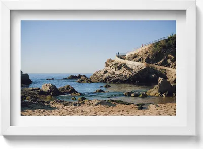 Produktbild von Strand an der Costa Brava– Wandbild mit Rahmen – Gerahmtes Bild  – Wanddekoration – 30x20 cm –  Weiß Rahmen
