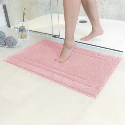 Produktbild von Rutschfeste Badematte | Kombinierbar als Badematten-Set | Waschbare WC-Matte, Badevorleger, Duschmatte | Rosa – 70 x 120 cm