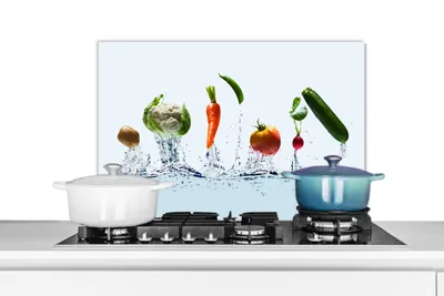 Obrázok produktu pre MuchoWow® Splashback Kuchyňa - Kuchynský backsplash - Ochrana steny pre sporák a drez Zelenina - Voda - Cuketa 70x50cm Alu-Dibond (alternatíva k