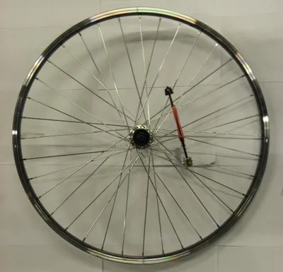 Imagen del producto de Rueda trasera de 26 pulgadas, 1.75, con aro de aluminio Paralex, compatible con cassette de 8 velocidades. Modelo 559