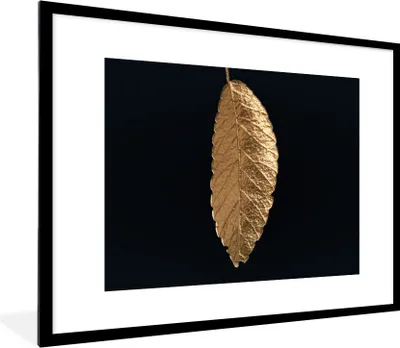 Produktbild von MuchoWow® Gerahmtes Poster Blätter - Schwarz - Gold - Luxus - Natur 80x60 cm - Poster mit Schwarzem Bilderrahmen Wandposter Rahmen Foto Bilder - Schlafzimmer-Dekorationen - Fotoposter