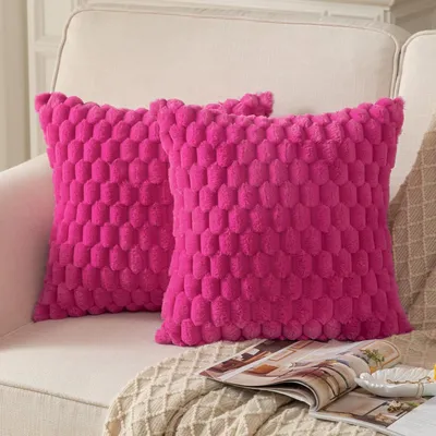 Produktbild von Set mit 2 superweichen, dekorativen Plüschkissenbezügen in Rosa und Rot, 50 x 50 cm, aus Wollsamt, Sofakissen, flauschige Dekokissen für Couch, Sofa, Bett, Wohnzimmer
