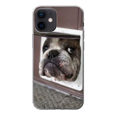 Produktbild von MuchoWow® Handyhülle Schutzhülle Hülle für iPhone 12 Hund - Lustig - Katzenklappe - Kinder - Jungen - Mädchen - Kinder Silikon Softcase Handy Hülle - Schutzhülle