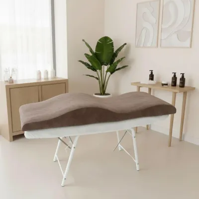 Produktbild von Wellenmatratze 190x70 cm mit Memory-Schaum & Veloursbezug – Anatomische Matratze für Kosmetikliege, Wimpernverlängerung & PMU, hellbraun