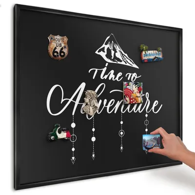 Produktbild von Magnettafel 80x60 cm mit schwarzem Rahmen - Magnetische Metalltafel, Magnetpinnwand zur Wandmontage für Wohnzimmer, Küche, Flur, Kinderzimmer und Büro - Ein Abenteuer erwartet dich.