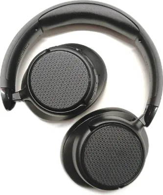 Produktbild von Amazon Basics Kopfhörer Audio Zubehör Hybrid Kopfhörer Aktive Geräuschunterdrückung Komfort