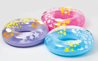 Produktbild von INTEX Schwimmring, 91 cm, Modell 59256, aus hochwertigem PVC, in verschiedenen Farben mit Sternenfantasie, zwei robuste Griffe, für Kinder ab 9 Jahren, belastbar bis 60 kg, einfach aufblasbar, leicht und kompakt