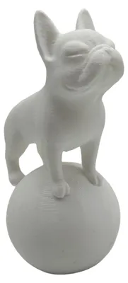 Produktbild von Bulldoggenfigur auf Ball, 3D-gedruckte schwarz-weiße Hundestatue, Skulptur, Dekoration für Zuhause, Büro oder Schreibtisch