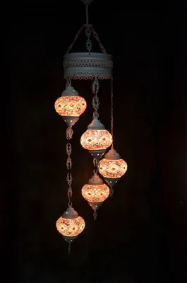 Immagine prodotto di Lampada a sospensione in vetro rosa con 5 sfere colorate a mosaico, lampada da soffitto marocchina in stile anatolico