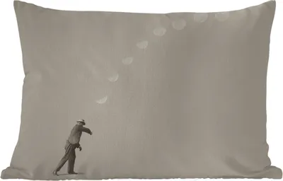 Produktbild von MuchoWow® Outdoor Kissen - Jahrgang - Mond - Mensch - 60x40 cm - Wetterfest - Lounge Kissen - Zierkissen - Kissen für Innenräume