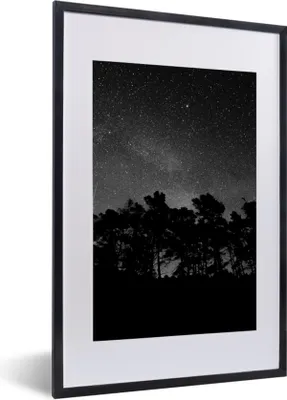 Produktbild von MuchoWow® Gerahmtes Poster Sternenhimmel - Wald - Himmel - Schwarz - Bäume 40x60 cm - Poster mit Schwarzem Bilderrahmen Wandposter Rahmen Foto Bilder - Poster in Rahmen