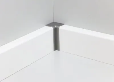 Produktbild von B.S. Bauprogramm Innenecke für Sockelleiste 18 x 50 mm silber