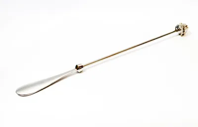 Obrázek produktu pro Motiv lebky na botách ve stříbrné barvě v odolném provedení Délka 58 cm