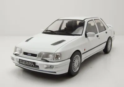 Produktbild von MCG 18353 Ford Sierra Cosworth 4x4 1992 weiß 1:18