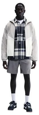 Produktbild von Nike - Windrunner Jacke für Herren GT23218 (M) (Rauch-Grau)