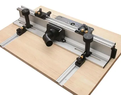 Produktbild von Frästischanschlag - 700 mm - Aluminiumprofil - 300-mm-T-Nut-Schiene - Verschiebbare Halterungen - Fräserschutz - Schwarz