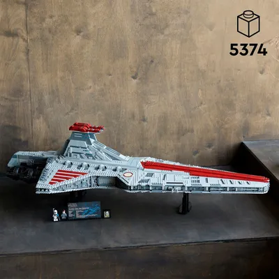 Produktbild von LEGO Star Wars UCS Republikanischer Angriffskreuzer der Venator-Klasse, Modellbauasatz für Erwachsene, Geschenk für Männer und Frauen, The Clone Wars Set mit 2 Minifiguren 75367