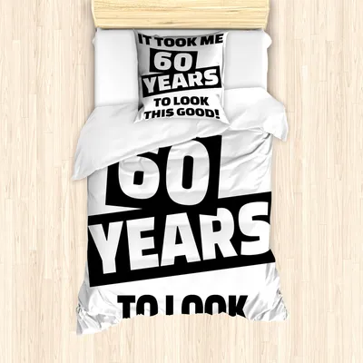 Produktbild von ABAKUHAUS 60. Geburtstag Mantele, Slogan Partei Wörter, Milbensicher Allergiker geeignet mit Kissenbezügen, 135 cm x 200 cm - 80 x 80 cm, Schwarz und weiß