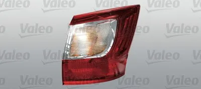 A car tail light against a light gray background with a watermark.