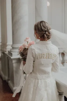 Zdjęcie produktu dla Kurtka jeansowa biała ze złotymi literami Bride boho, kurtka ślubna JGA rozmiar XS