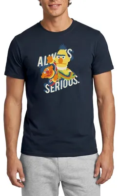 Produktbild von Spreadshirt Sesamstraße Always Serious Männer T-Shirt, L, Navy