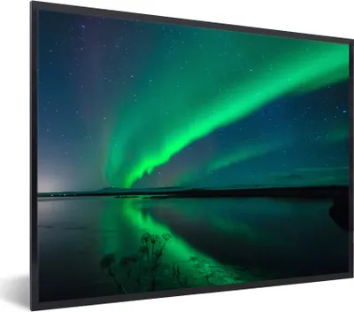 Produktbild von MuchoWow® Gerahmtes Poster Nordlicht - Island - Sternenhimmel - Grün - Wasser 40x30 cm - Poster mit Schwarzem Bilderrahmen Wandposter Rahmen Foto Bilder - Kunstposter - Wanddekorationen