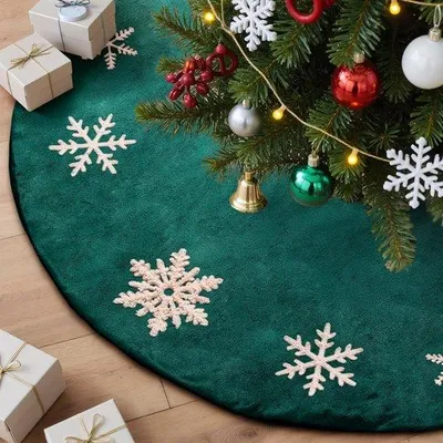 Produktbild von Weihnachtsbaumrock 60 cm aus Samt mit gestickten Schneeflocken - grün
