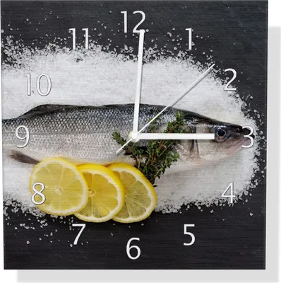 Produktbild von Wallario Design Wanduhr Fischmenü - Frischer Fisch auf Salz mit Zitronen aus Aluverbund, Größe 30 x 30 cm