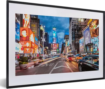 Produktbild von MuchoWow® Gerahmtes Poster New York - Architektur - Nacht 60x40 cm - Poster mit Schwarzem Bilderrahmen Wandposter Rahmen Foto Bilder - Schlafzimmer - Plakat in Rahmen - Drucken