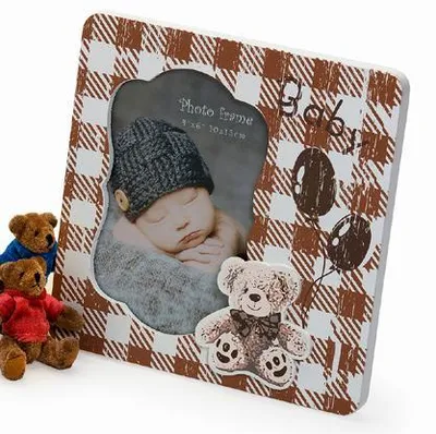 Zdjęcie produktu dla Drewniana ramka na zdjęcia dla dzieci 10x15 ciemnobrązowa
