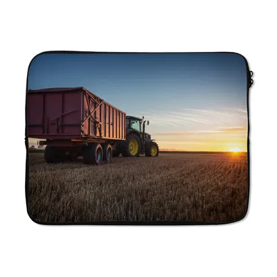 Produktbild von MuchoWow® Laptop Hülle 15 Zoll Traktor - Grün - Sonnenuntergang - Horizont - Grün - Landleben Laptoptasche - Laptoptasche - Sleeve - Rundum-Schutz