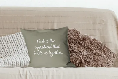 Produktbild von MuchoWow® Zierkissen Sofakissen Wohnzimmer Dekokissen 40x40 cm Zitate - Essen ist die Zutat, die uns zusammenhält - Sprichwörter - Essen - Foto Kissen - Schlafzimmer Dekoration