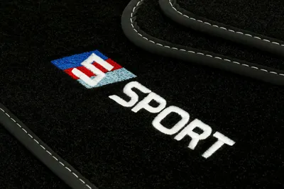 Image de Jeu de tapis de sol en velours SPORT pour la BMW Série 5 E39 (1996-2004) - Adapté à la taille du véhicule