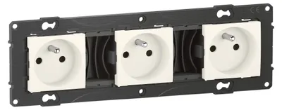 Productafbeelding van Legrand drievoudige stekkerdoos, voorgemonteerd, Alège 16A, met automatische klemmen, sneeuwwit, kunststof, 40 mm diep, 3 stopcontacten, 230 V AC, geschikt voor laptop, tablet, smartphone en meer.