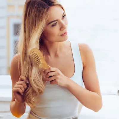 Holzkamm mit breiten Zähnen für lockiges Haar, antistatischer Entwirrkamm für dickes Haar, ideal für Frauen mit welligem Haar