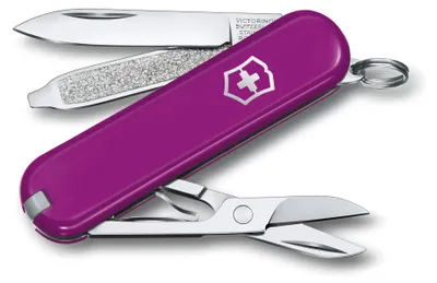 Immagine prodotto di Coltello svizzero Victorinox Classic SD, viola. Coltello con 7 funzioni, manici in Alox di alta qualità, comprendente forbici, lima per unghie e cacciavite. Peso 21 gr. 0,6223,52G.